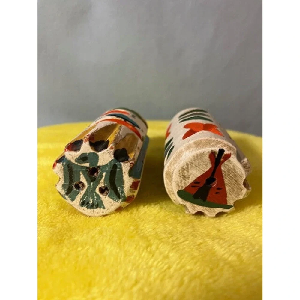 Vintage Wooden‎ Native American/Folk Art Totem Pole Salt & Pepper Shakers